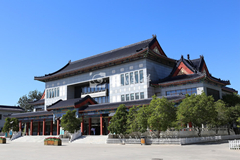 八宝山殡仪馆在北京什么位置？在五环内还是五环外？