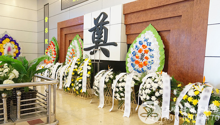 殡仪馆花圈摆放 殡仪馆花圈摆放